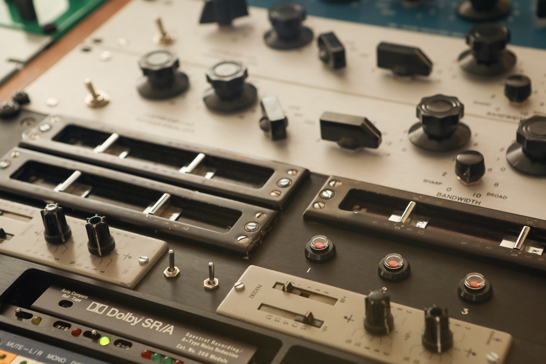 Daylight studio outboard périphérique hardware equalizer equaliser égaliseur analogique siemens w295 eckmiller W86 passive passif